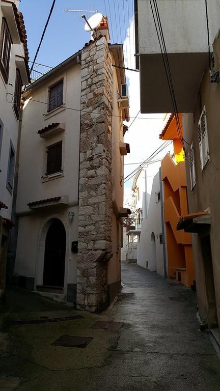 Апартаменти Old Town Baska Екстер'єр фото